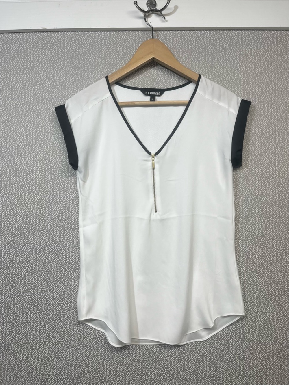 XS Express Cap Sleeve/Sleeveless Blouse with Zipper Neckline